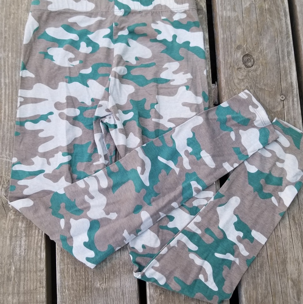 Camo print leggings NWT